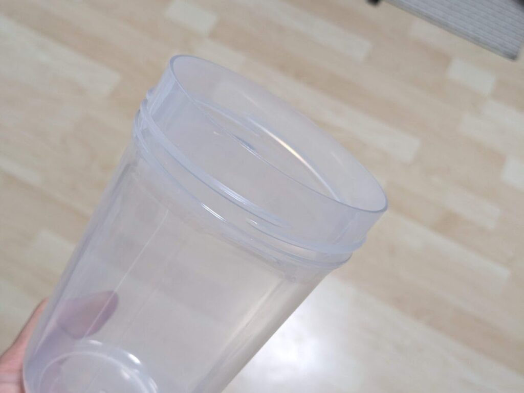 セリアのシェイカーの飲み口