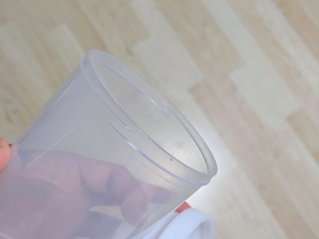 ダイソーのシェイカーの飲み口