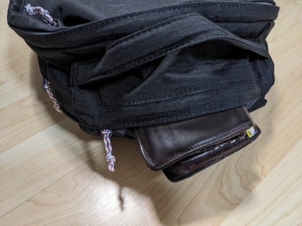 SUIU18の上部ポケット