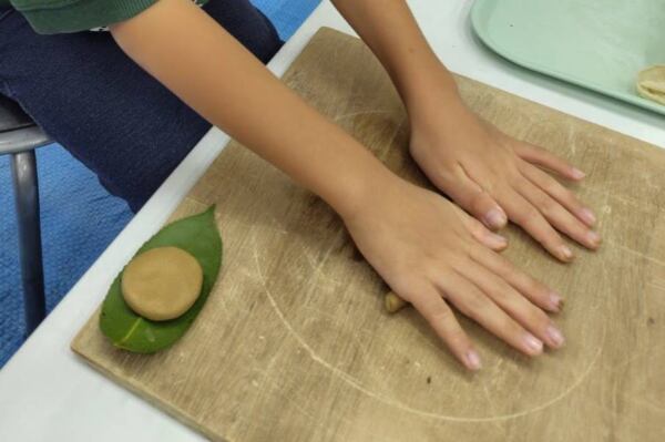 土器づくり体験の様子