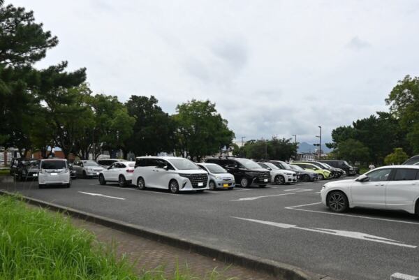 小戸公園の中央駐車場