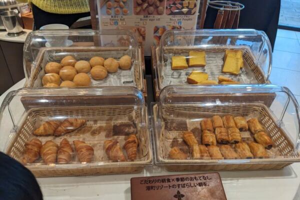 ビュッフェのパン